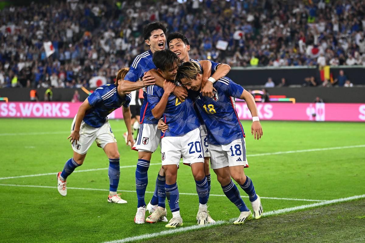 日本球队阻击对手，实现惊艳逆袭登上胜利巅峰