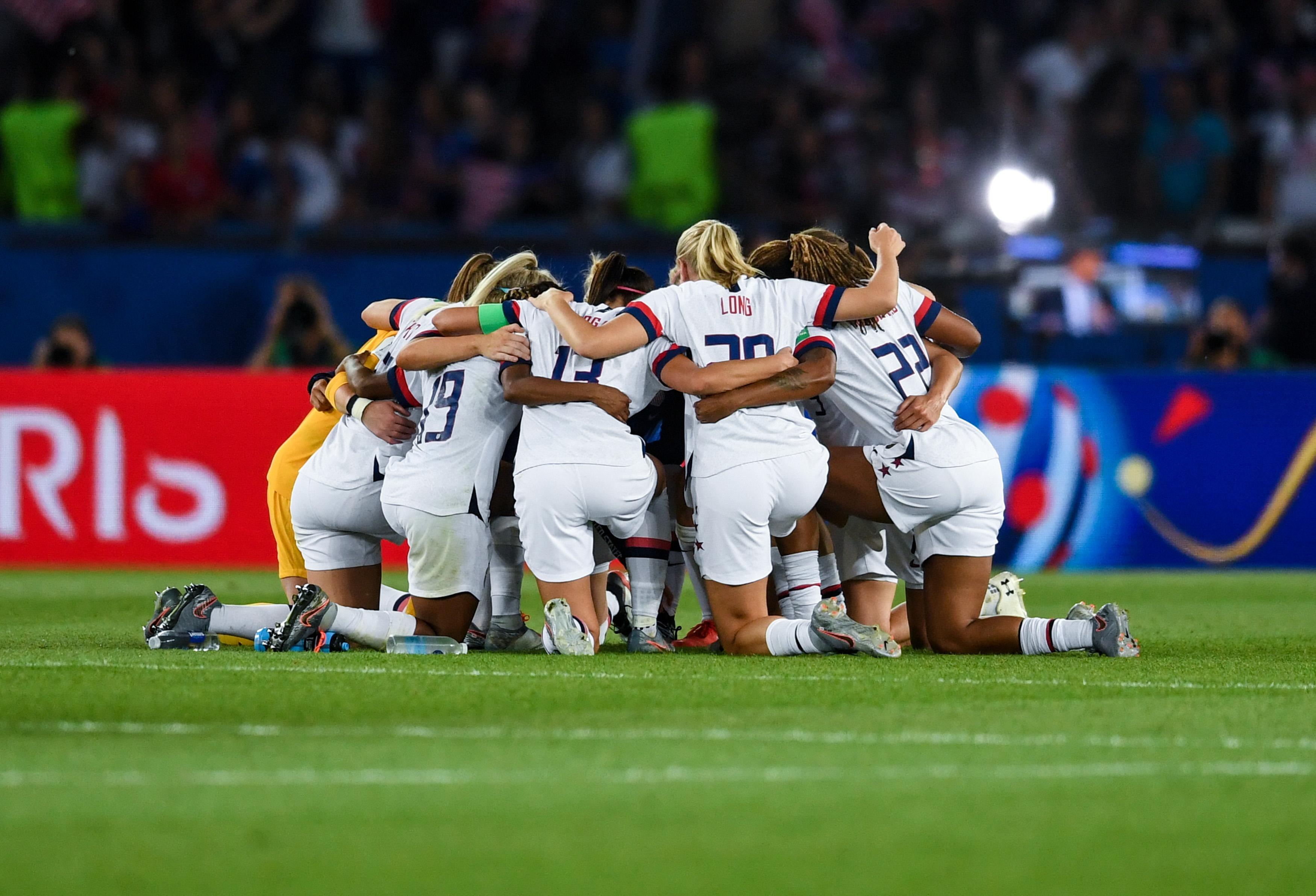 加拿大女足突破重围，成功进军四强