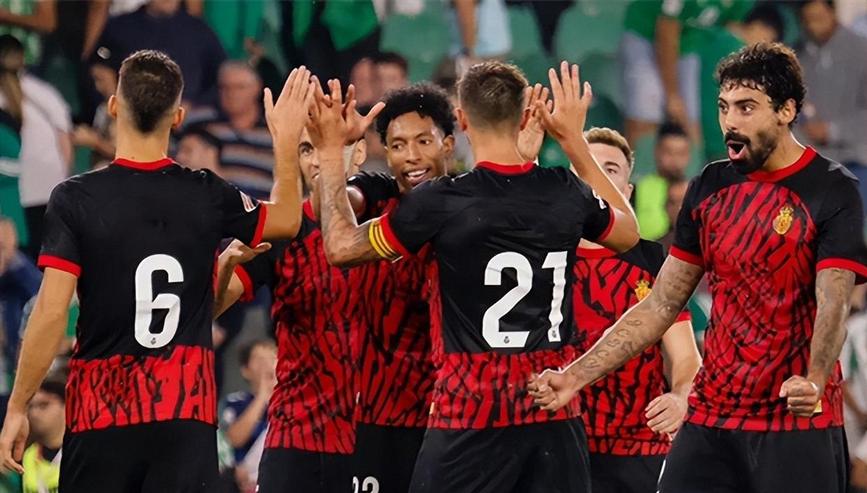 瓦拉多利德对塞维利亚，冲击头名的简单介绍