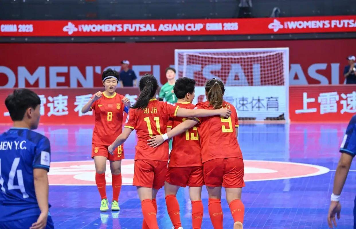 包含世界女足赛场上，中国队团结合作勇夺胜利的词条