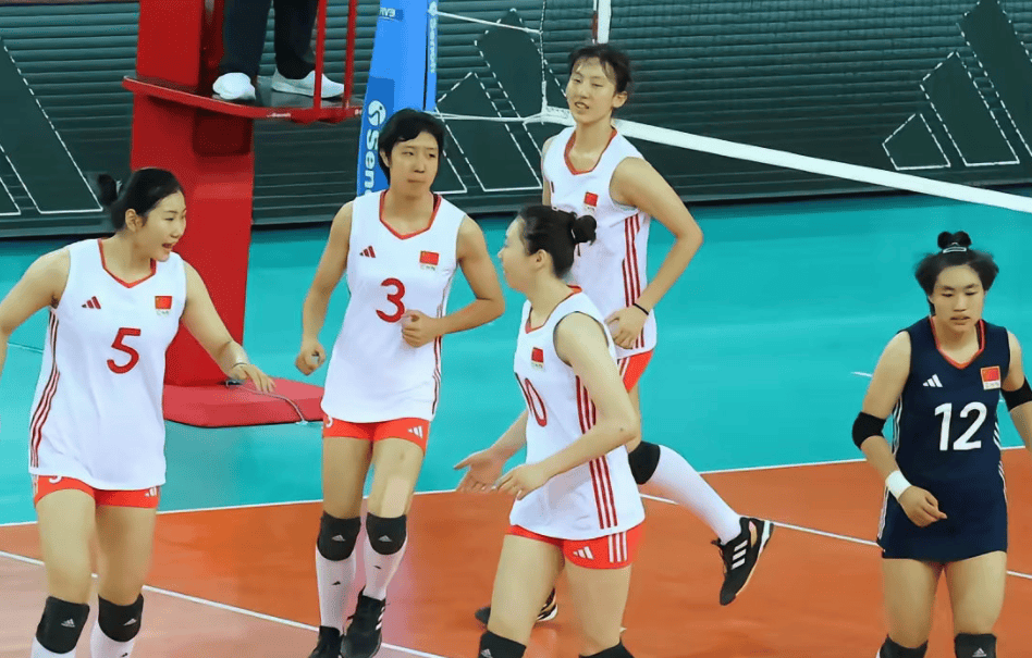 女足比赛决胜时刻即将到来，战队展开激烈较量