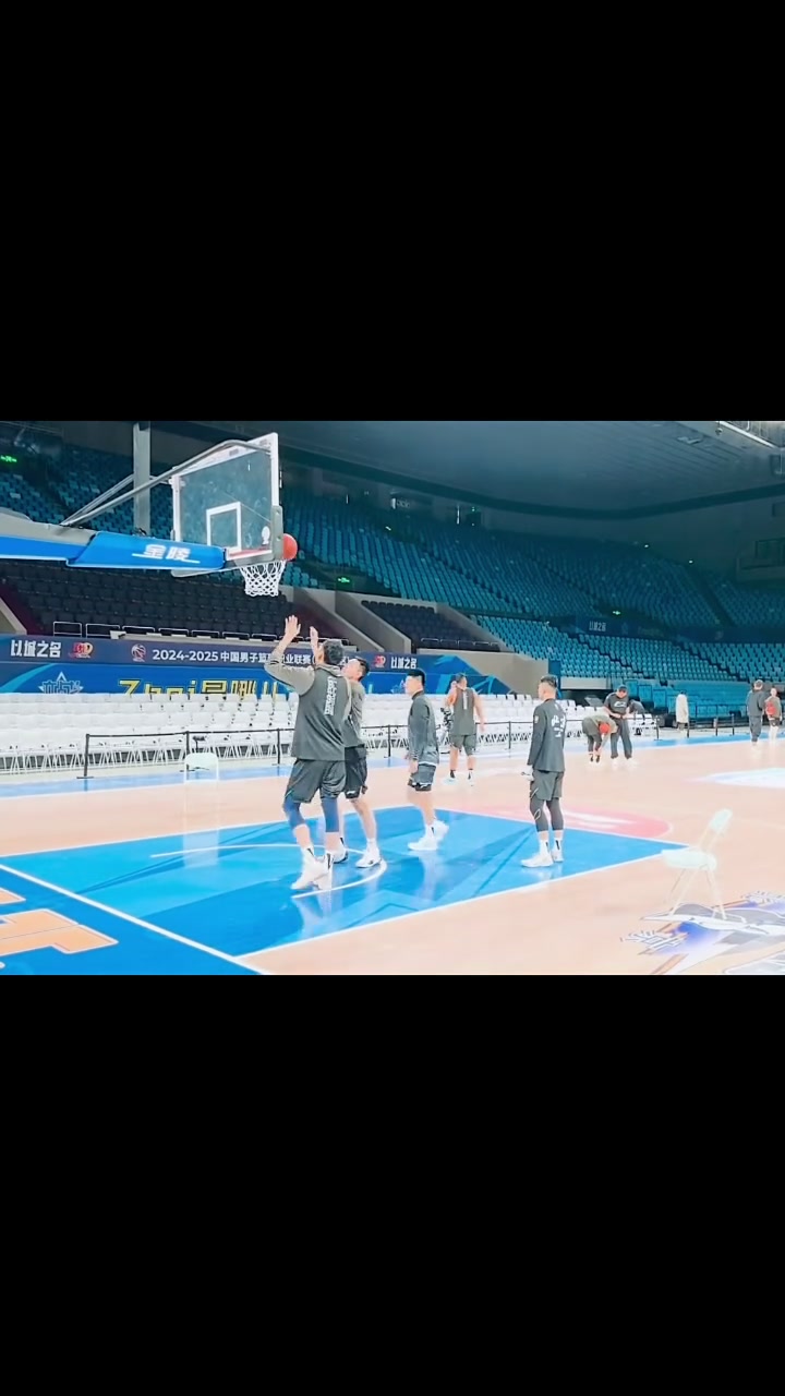 高强度训练！球队备战意识提升，球员体能飙升