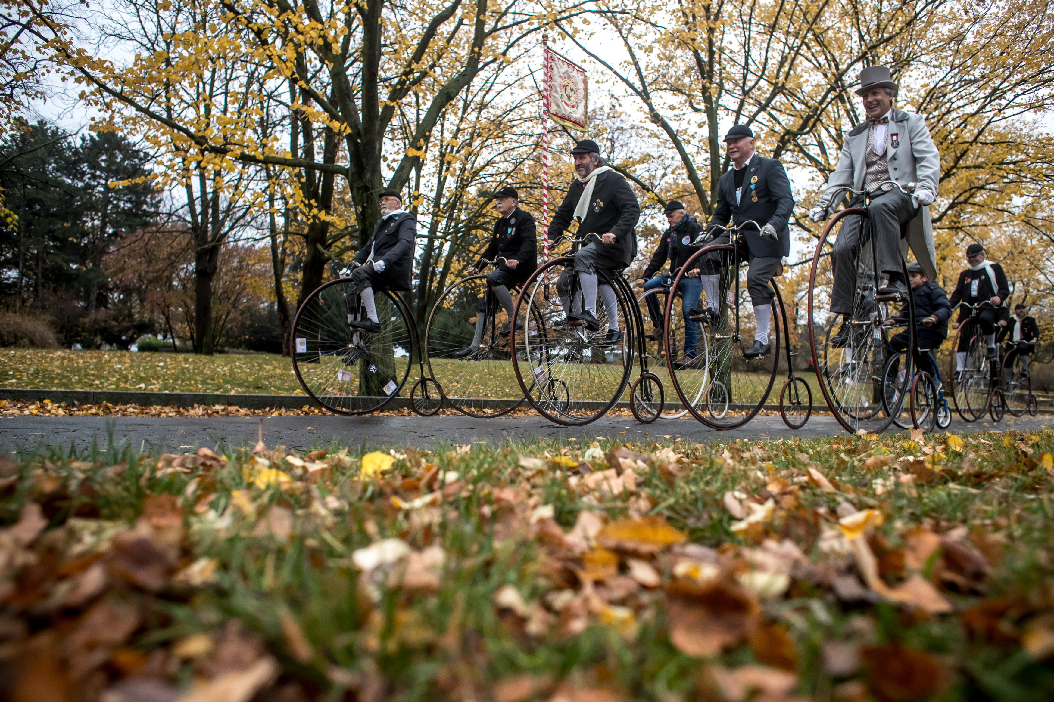 捷克自行车选手力压群雄夺冠的简单介绍