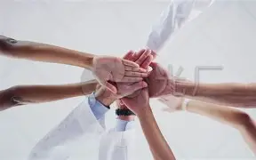 开拓者全队齐心合作，团结拼搏首胜到手的简单介绍