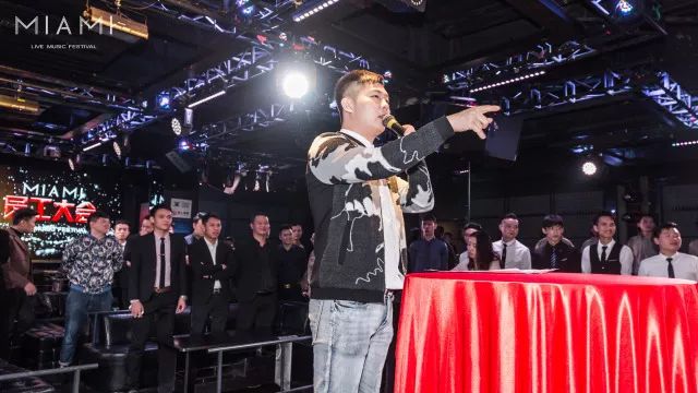 关于卡莱尔联队员奋勇拼搏，夺得宝贵三分的信息