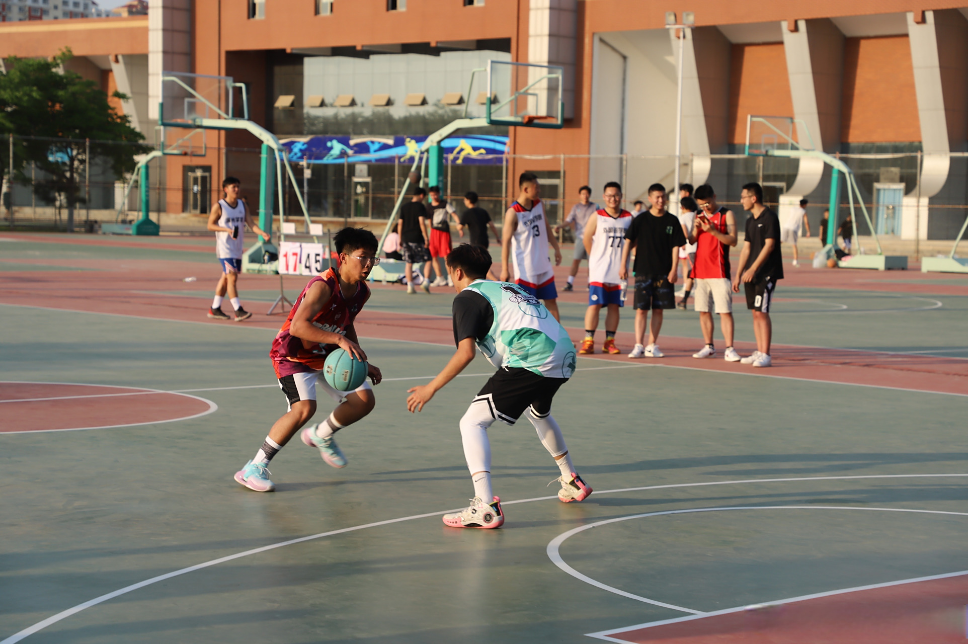 澳洲篮球联赛学院选手备战明星赛，热血沸腾