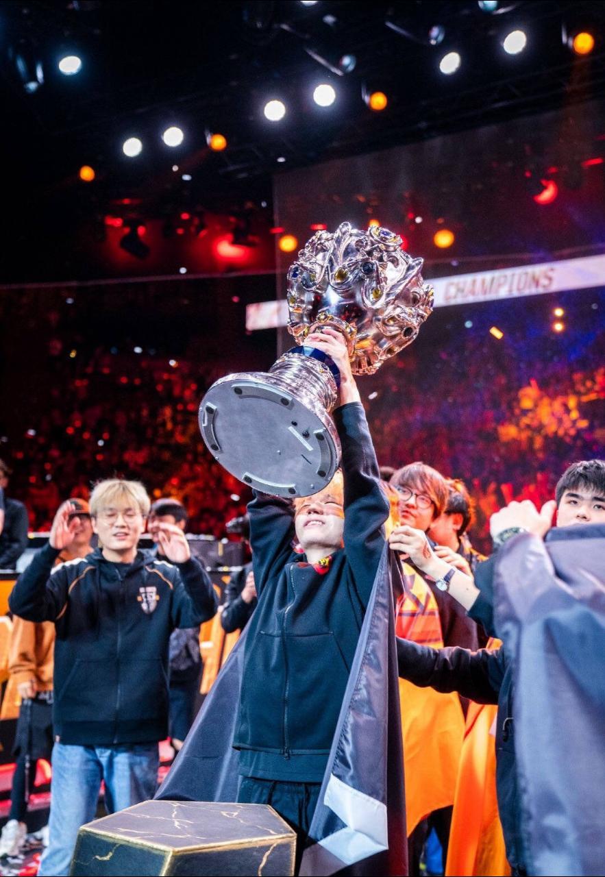 包含IG鏖战FPX，SwordArt一己之力扛起全队的词条