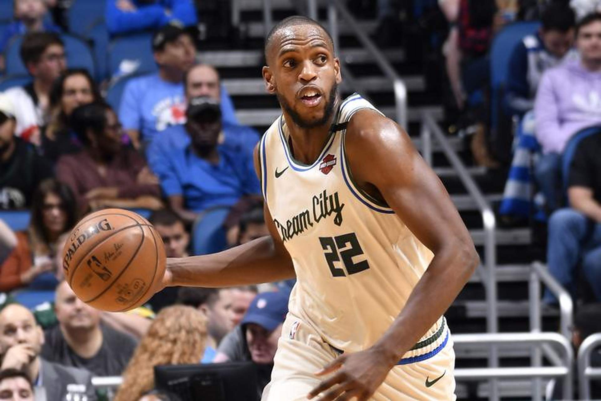 雄鹿队年轻后卫米德尔顿逐渐成长为球队核心