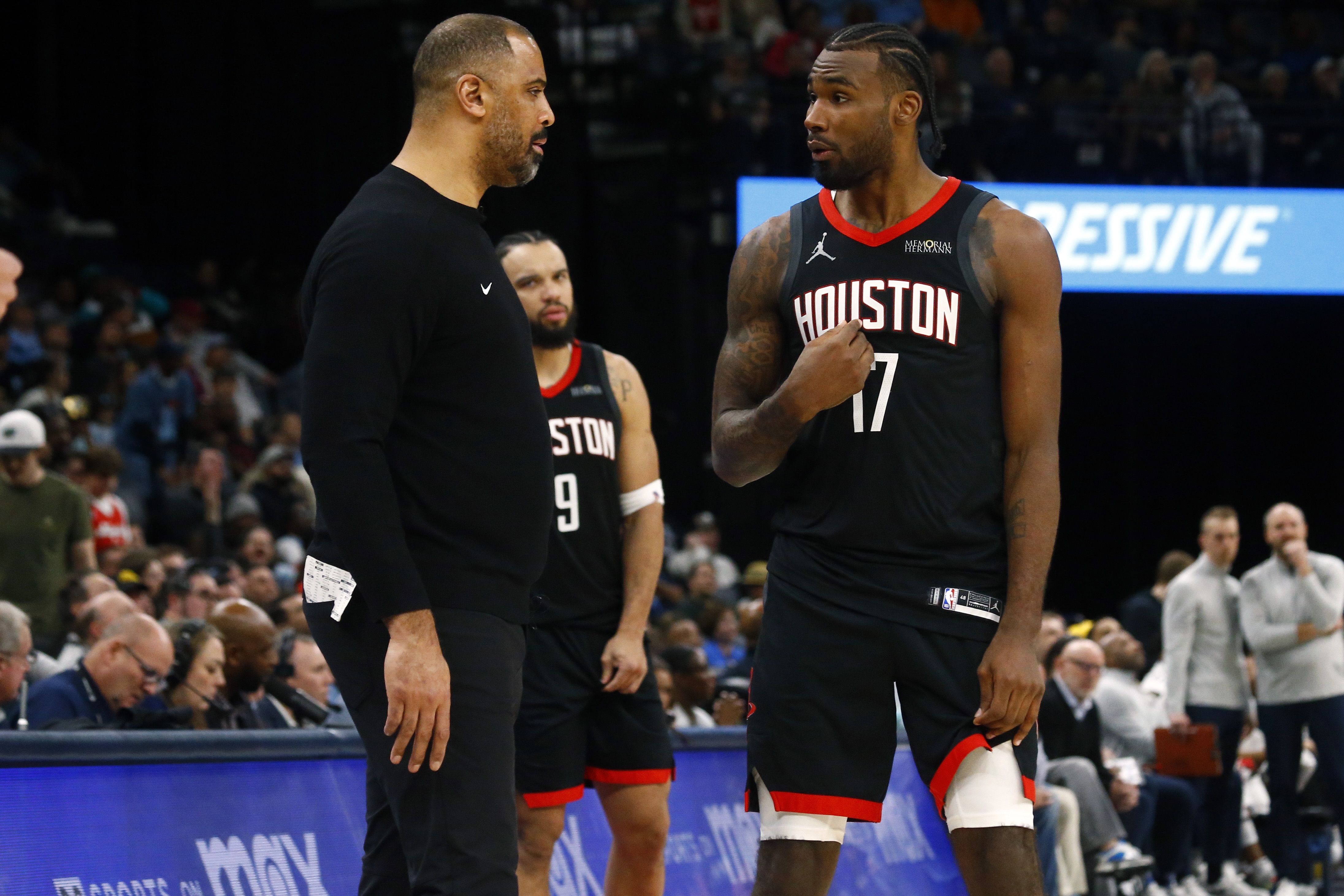 火箭队球员被发现与对手发生冲突,或将面临罚款的简单介绍 火箭队球员被发现与对手发生冲突,或将面临罚款的简单介绍