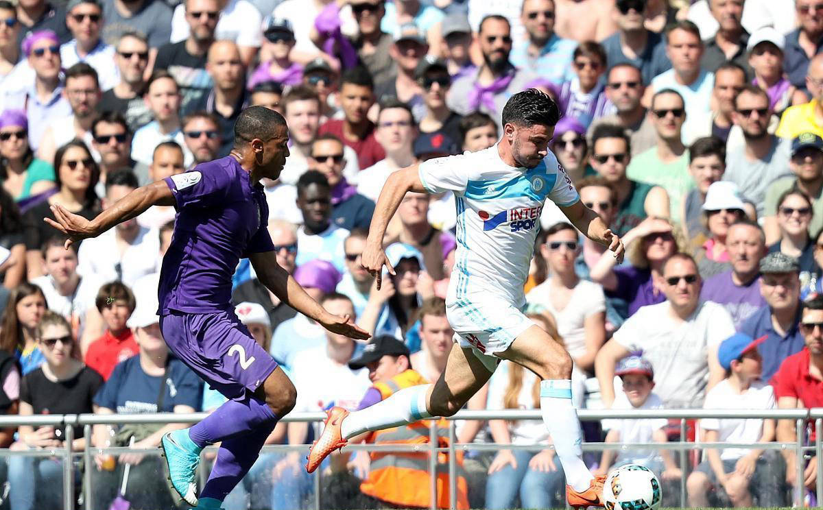 包含马赛主场战胜里尔，积累更多积分的词条