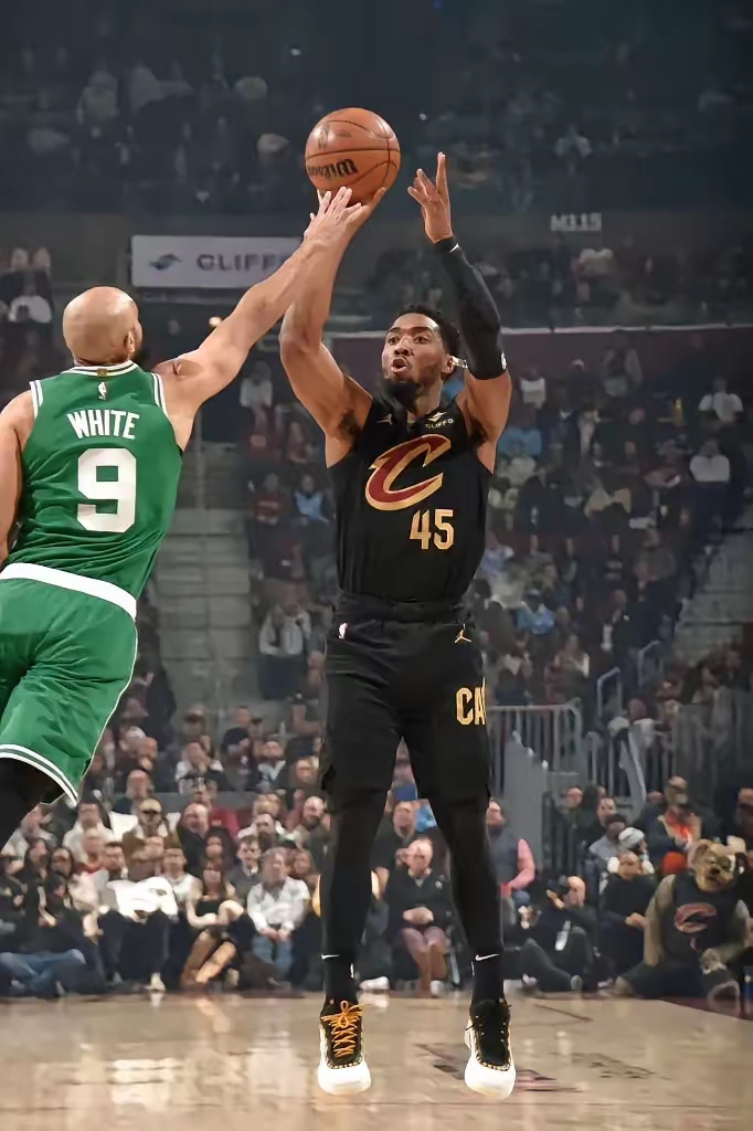 凯尔特人逆袭战胜开拓者，取得胜利