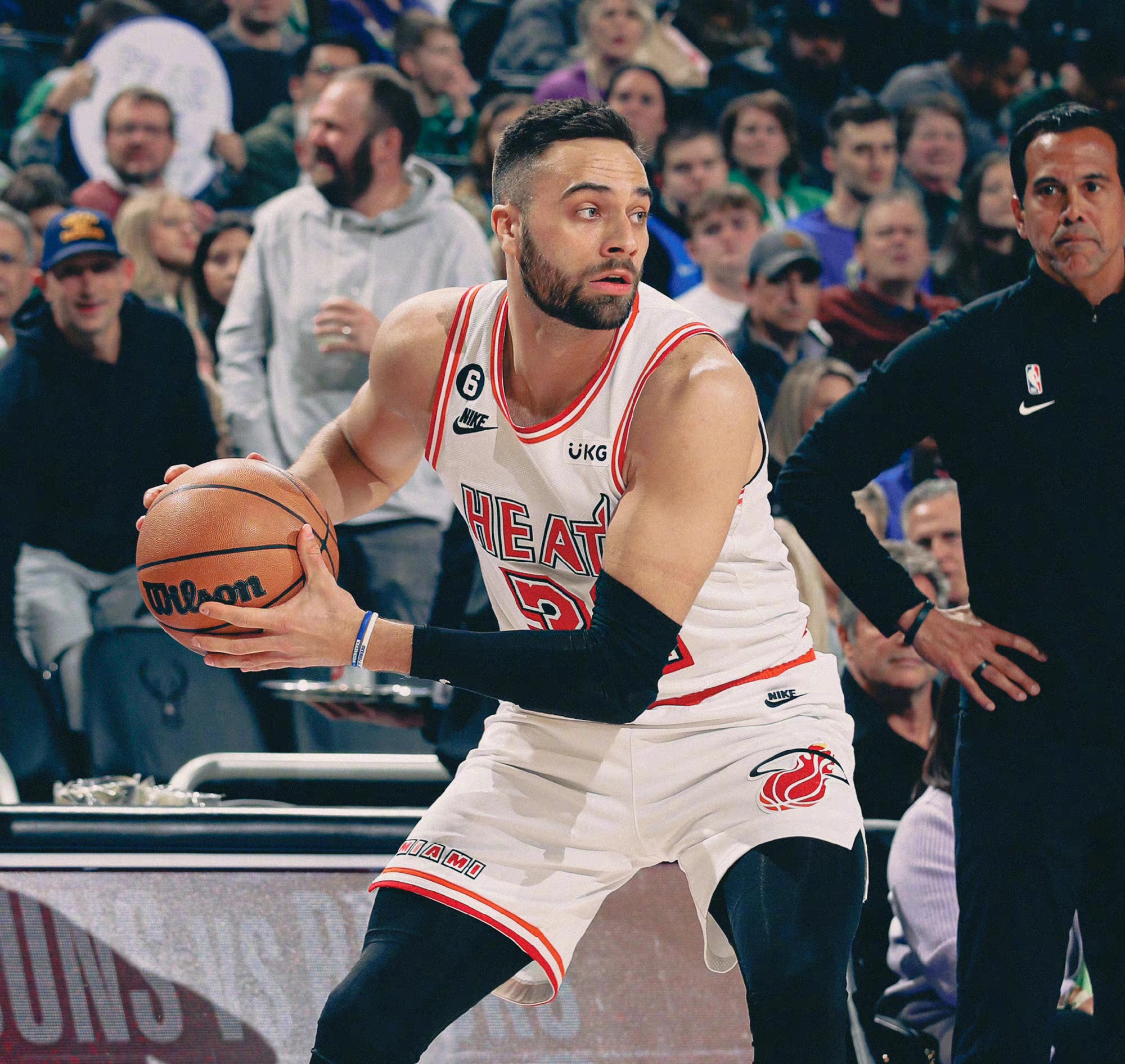 雄鹿大胜魔术，豪取七连胜