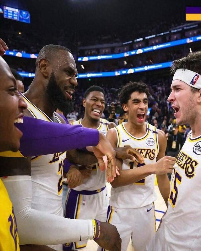 湖人力克开拓者，詹姆斯带领球队取胜