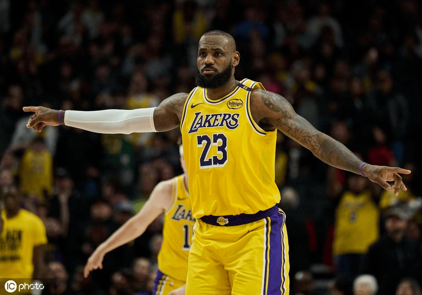 开拓者击败湖人取得胜利