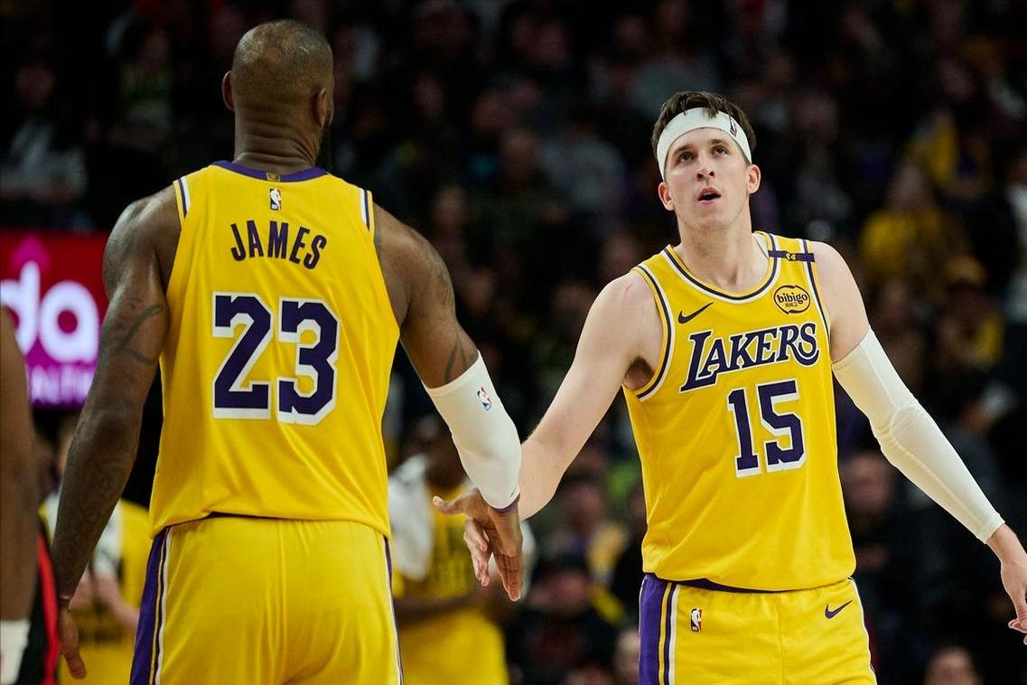 开拓者击败湖人取得胜利