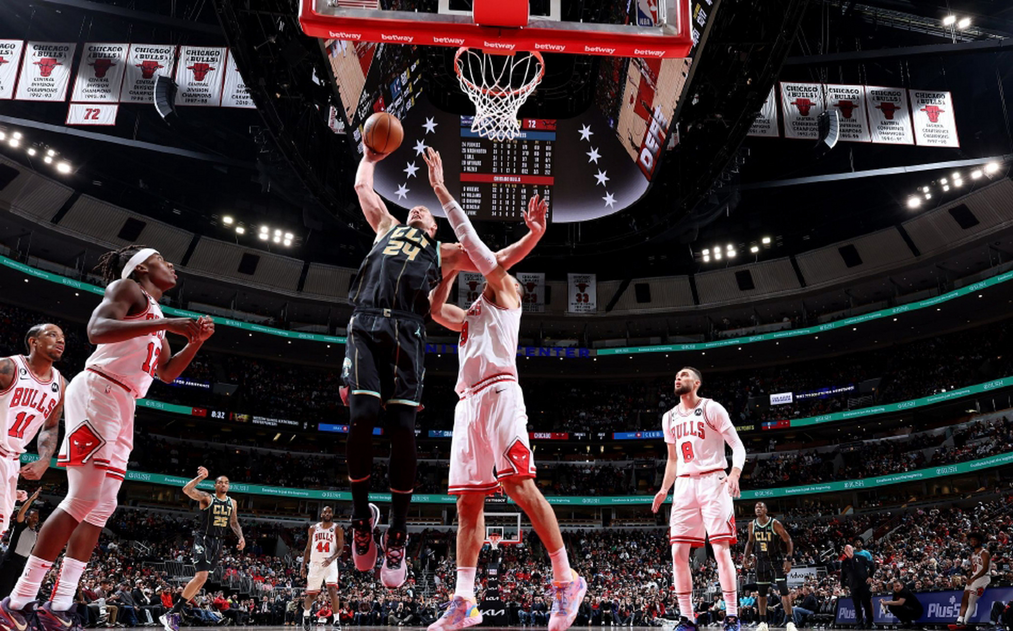 公牛击败黄蜂，继续保持不败