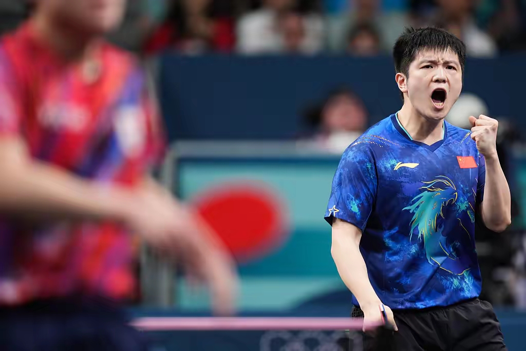 体育巨星对决！乒乓球男单半决赛赛出激烈